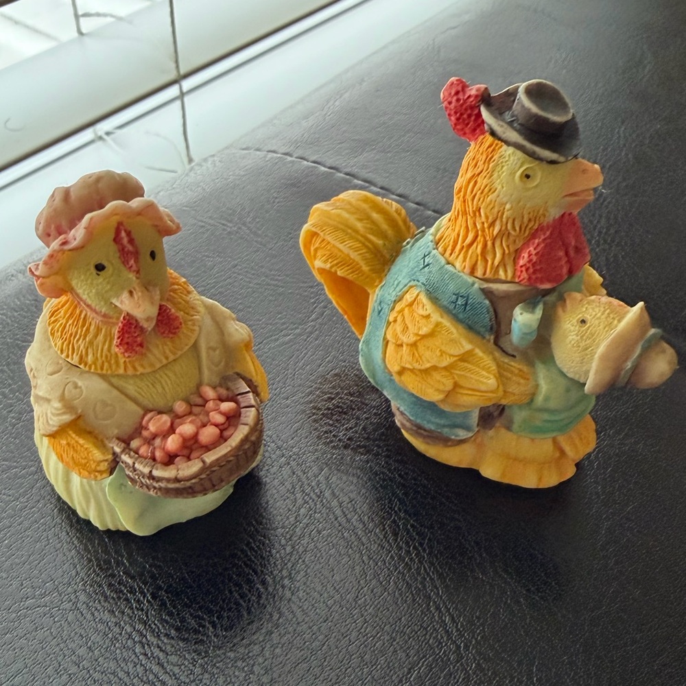 Vintage Miniature Tea Set Figurine family picnic scene - Picture 4 of 7